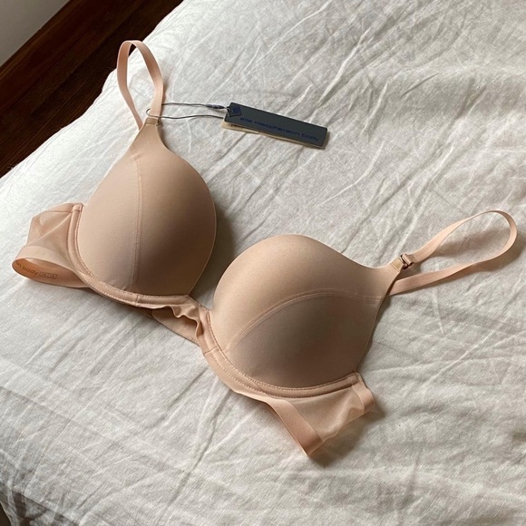 Elle Macpherson nude plunge bra - Picture 4 of 4